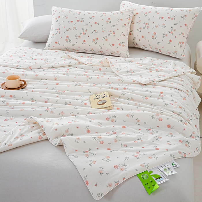 91家纺网 家纺一手货源 找家纺 2026新款3D数码印花有氨凉感丝夏被冰丝夏凉被空调被填充大豆纤维夏被 花香漫语