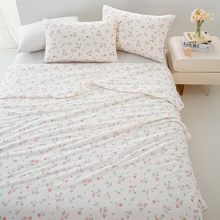 91家纺网 家纺一手货源 找家纺 2026新款3D数码印花有氨凉感丝夏被冰丝夏凉被空调被填充大豆纤维夏被 花香漫语