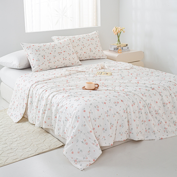 91家纺网 家纺一手货源 找家纺 2026新款3D数码印花有氨凉感丝夏被冰丝夏凉被空调被填充大豆纤维夏被 花香漫语