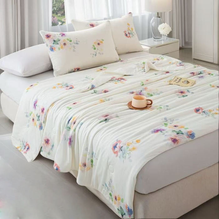 91家纺网 家纺一手货源 找家纺 2026新款3D数码印花有氨凉感丝夏被冰丝夏凉被空调被填充大豆纤维夏被 花样晨熙