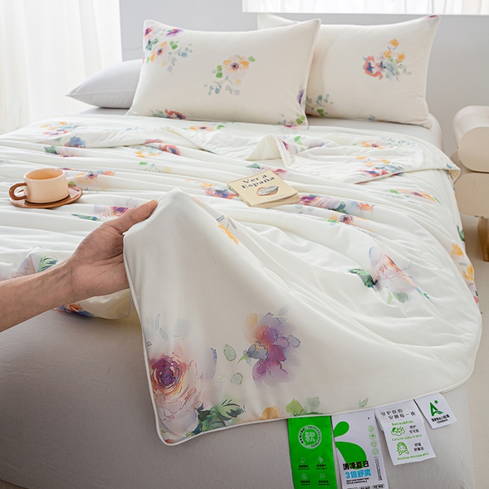 91家纺网 家纺一手货源 找家纺 2026新款3D数码印花有氨凉感丝夏被冰丝夏凉被空调被填充大豆纤维夏被 花样晨熙