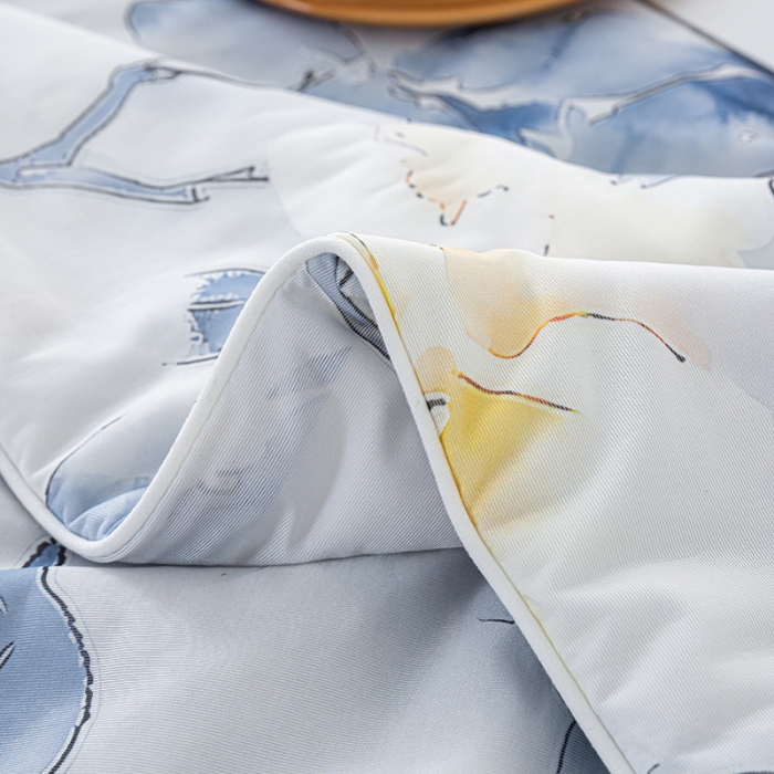 91家纺网 家纺一手货源 找家纺 2026新款3D数码印花有氨凉感丝夏被冰丝夏凉被空调被填充大豆纤维夏被 满心欢喜