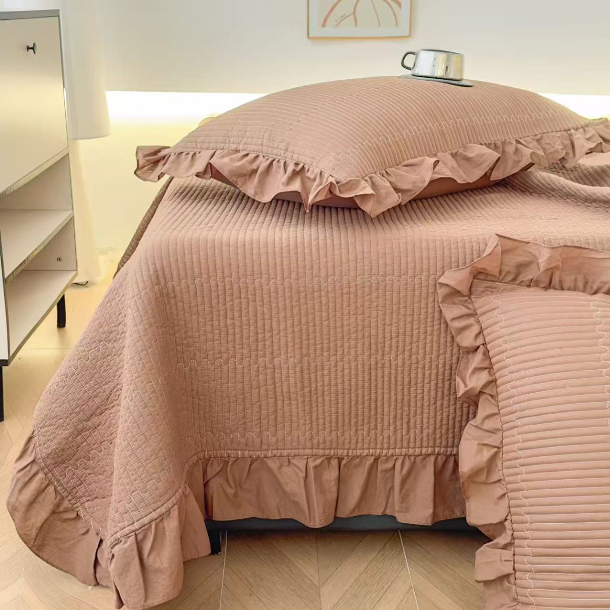 91家纺网 家纺一手货源 找家纺 （总）纯棉水洗棉床盖 花边60S双面全棉砂洗床盖三件套绗缝夹棉床单