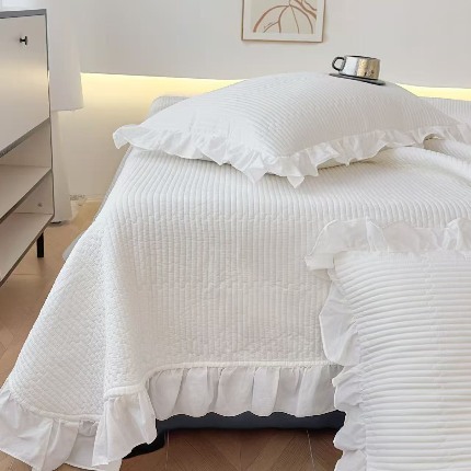 91家纺网 家纺一手货源 找家纺 （总）纯棉水洗棉床盖 花边60S双面全棉砂洗床盖三件套绗缝夹棉床单