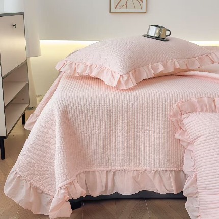 91家纺网 家纺一手货源 找家纺 （总）纯棉水洗棉床盖 花边60S双面全棉砂洗床盖三件套绗缝夹棉床单