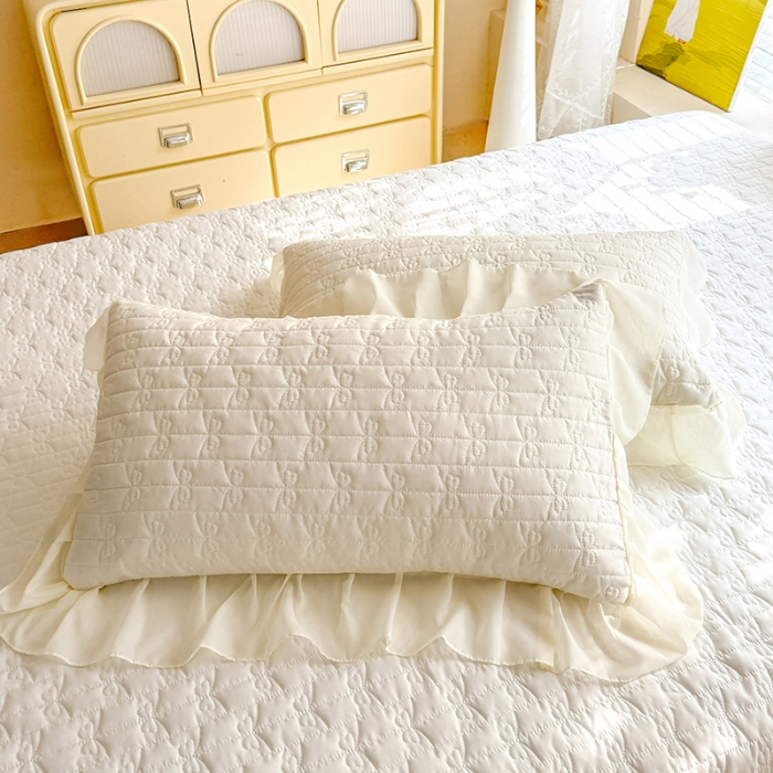 91家纺网 家纺一手货源 找家纺 苏米娜2026春夏新品韩版公主风小清新水洗棉床盖四件套针织棉双层纱纯棉棉麻全棉公主风床盖款四件套 幸运花-奶昔白