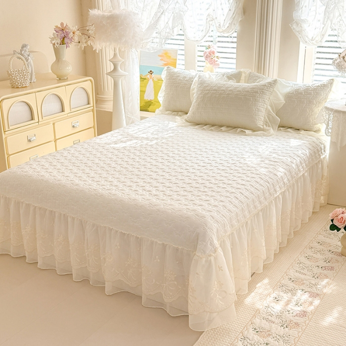 91家纺网 家纺一手货源 找家纺 苏米娜2026春夏新品韩版公主风小清新水洗棉床盖四件套针织棉双层纱纯棉棉麻全棉公主风床盖款四件套 幸运花-奶昔白