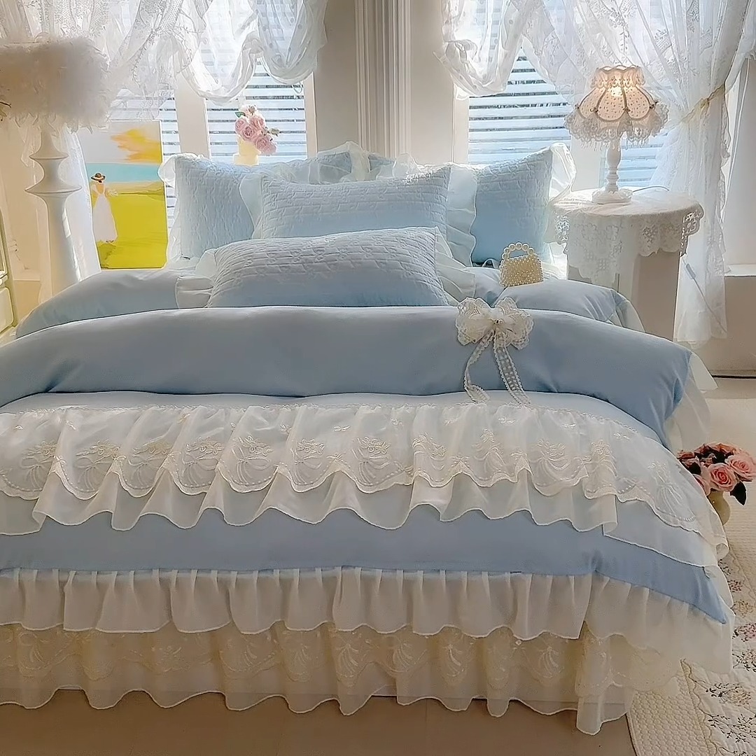 91家纺网 家纺一手货源 找家纺 苏米娜2026春夏新品韩版公主风小清新水洗棉床盖四件套针织棉双层纱纯棉棉麻全棉公主风床盖款四件套  幸运花-梦幻蓝 