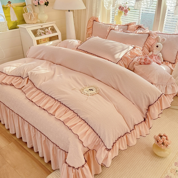 91家纺网 家纺一手货源 找家纺 苏米娜2026春夏新品韩版公主风超柔水洗棉床盖四件套刺绣针织棉双层纱纯棉棉麻全棉公主风床盖款四件套