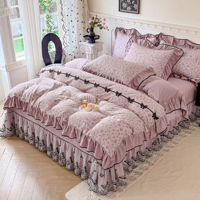 91家纺网 家纺一手货源 找家纺 苏米娜家纺 2026春夏新款超柔云朵棉古法水洗棉床盖款四件套--赫本风系列 花慕里紫 