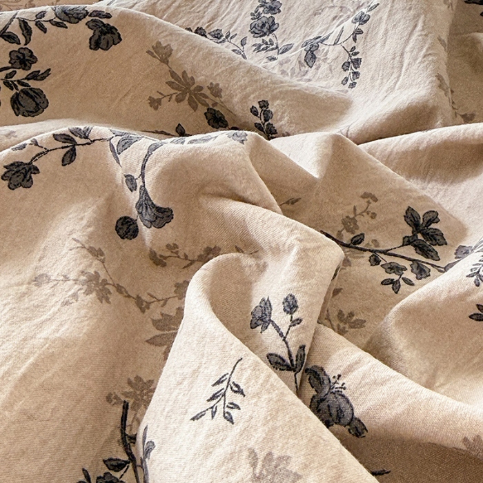 91家纺网 家纺一手货源 找家纺 苏米娜家纺 2026春夏新款超柔云朵棉古法水洗棉床盖款四件套--赫本风系列 橘子花开