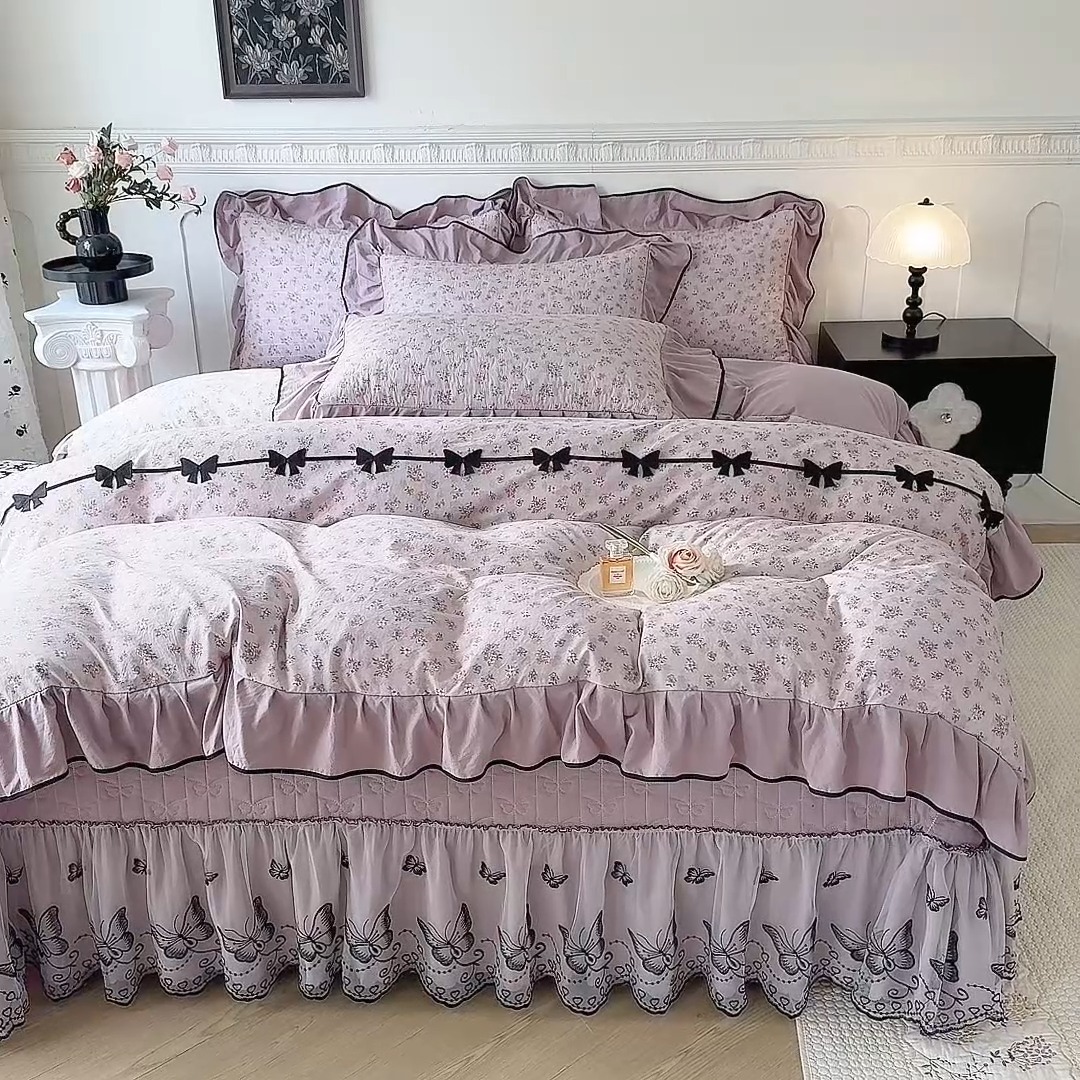 91家纺网 家纺一手货源 找家纺 苏米娜家纺 2026春夏新款超柔云朵棉古法水洗棉床盖款四件套--赫本风系列 花慕里紫 