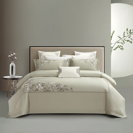 91家纺网 家纺一手货源 找家纺 60支60S长绒棉刺绣四件套全棉直播爆款新中式简约花卉 温婉浅灰