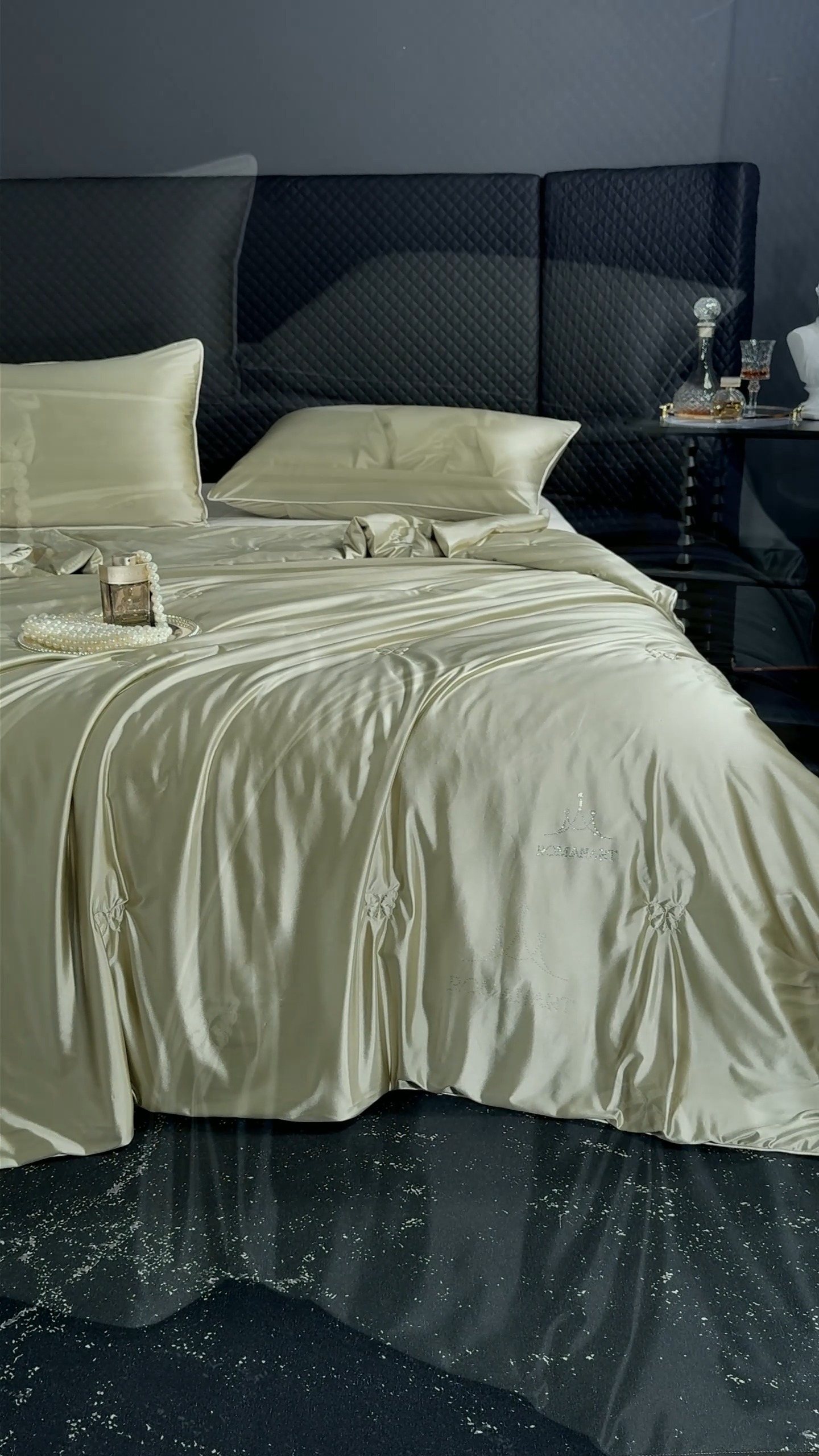 91家纺网 家纺一手货源 找家纺 （总）（总）纯色丝光绸100%蚕丝夏凉被 可水洗柞蚕丝 夏被 被子被芯 蚕丝被 空调被 蚕丝夏被 桑蚕丝被