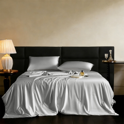 91家纺网 家纺一手货源 找家纺 （总）（总）纯色丝光绸100%蚕丝夏凉被 可水洗柞蚕丝 夏被 被子被芯 蚕丝被 空调被 蚕丝夏被 桑蚕丝被