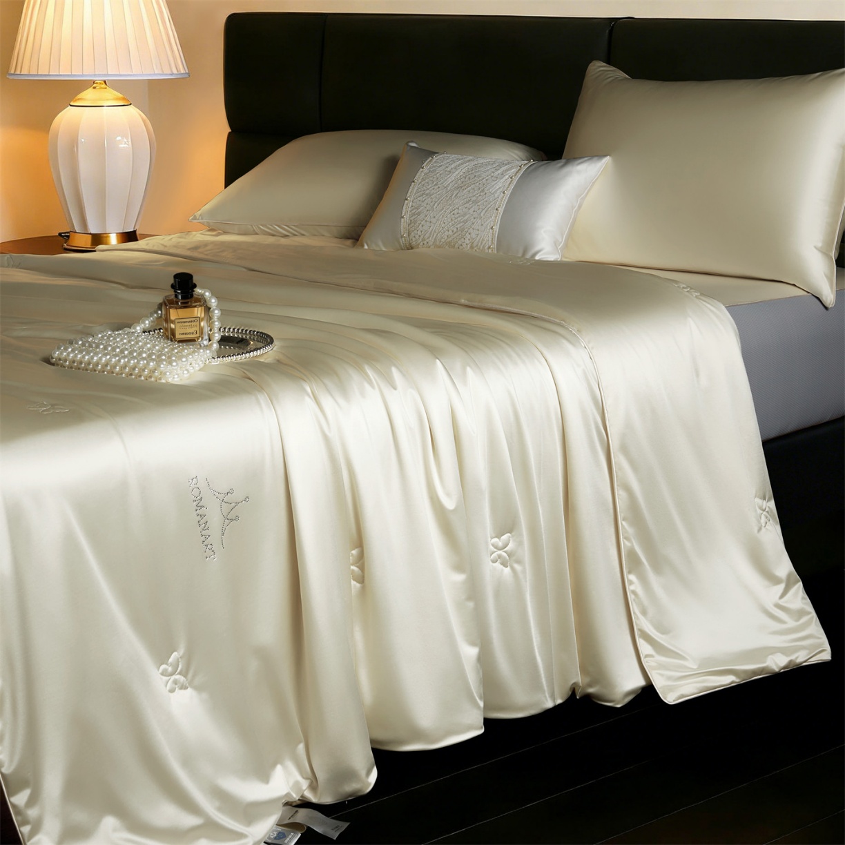 91家纺网 家纺一手货源 找家纺 （总）纯色丝光绸100%蚕丝夏凉被 可水洗柞蚕丝 夏被 被子被芯 蚕丝被 空调被 蚕丝夏被 桑蚕丝被