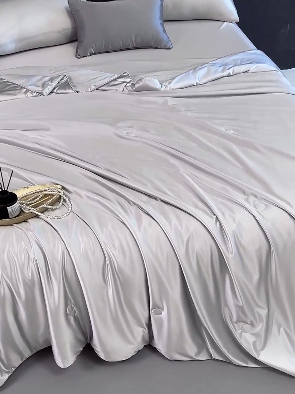 91家纺网 家纺一手货源 找家纺 （总）纯色丝光绸100%蚕丝夏凉被 可水洗柞蚕丝 夏被 被子被芯 蚕丝被 空调被 蚕丝夏被 桑蚕丝被