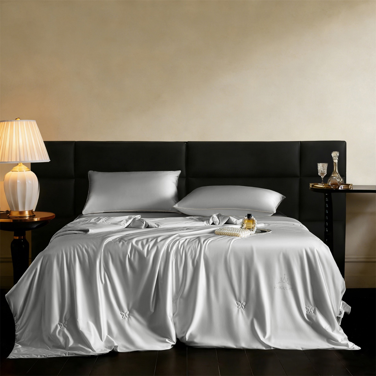 91家纺网 家纺一手货源 找家纺 （总）纯色丝光绸100%蚕丝夏凉被 可水洗柞蚕丝 夏被 被子被芯 蚕丝被 空调被 蚕丝夏被 桑蚕丝被