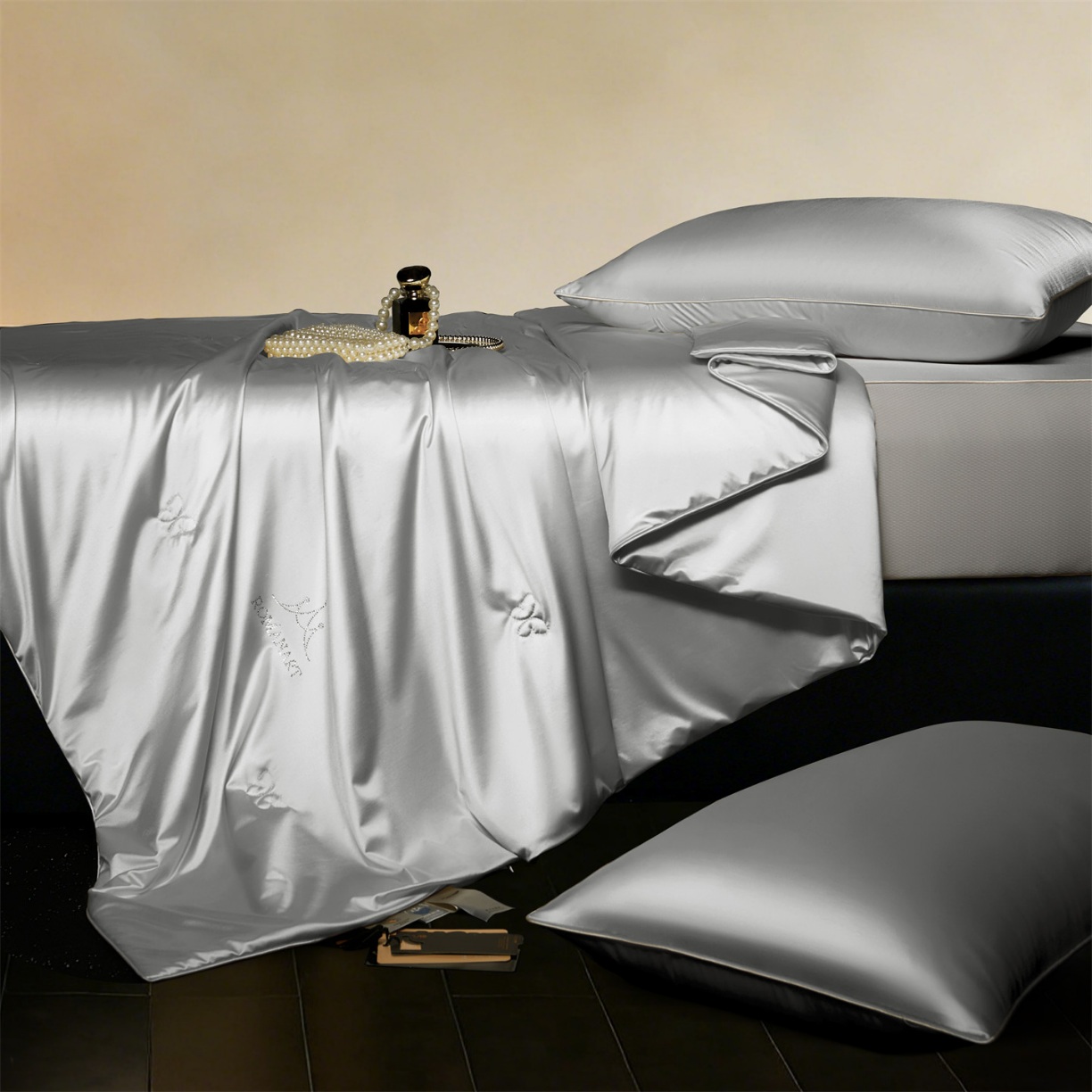 91家纺网 家纺一手货源 找家纺 （总）纯色丝光绸100%蚕丝夏凉被 可水洗柞蚕丝 夏被 被子被芯 蚕丝被 空调被 蚕丝夏被 桑蚕丝被