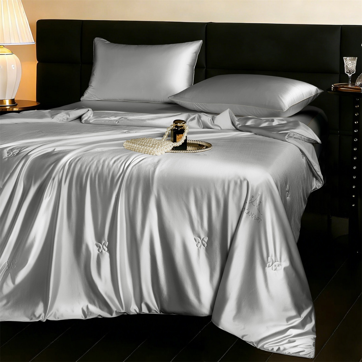 91家纺网 家纺一手货源 找家纺 （总）纯色丝光绸100%蚕丝夏凉被 可水洗柞蚕丝 夏被 被子被芯 蚕丝被 空调被 蚕丝夏被 桑蚕丝被