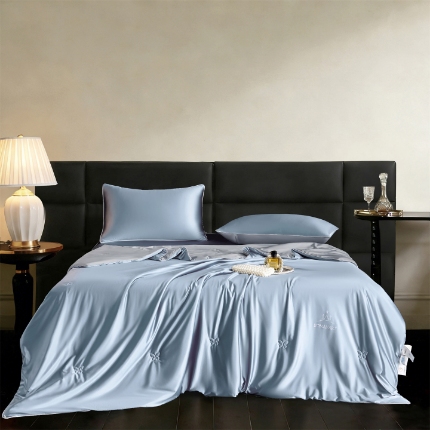 91家纺网 家纺一手货源 找家纺 （总）纯色丝光绸100%蚕丝夏凉被 可水洗柞蚕丝 夏被 被子被芯 蚕丝被 空调被 蚕丝夏被 桑蚕丝被