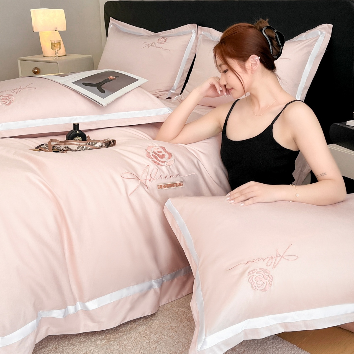 91家纺网 家纺一手货源 找家纺 （总）【控价】新方向 2026新款刺绣50s双股全棉贡缎长绒棉四件套-茶花开了