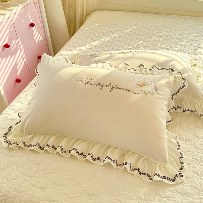 91家纺网 家纺一手货源 找家纺 专柜品质苏米娜家纺2026春夏韩版法式公主风水洗棉床盖款多功能二合一被套 夏被床盖四件套--花颜系列 花颜-奶油白 