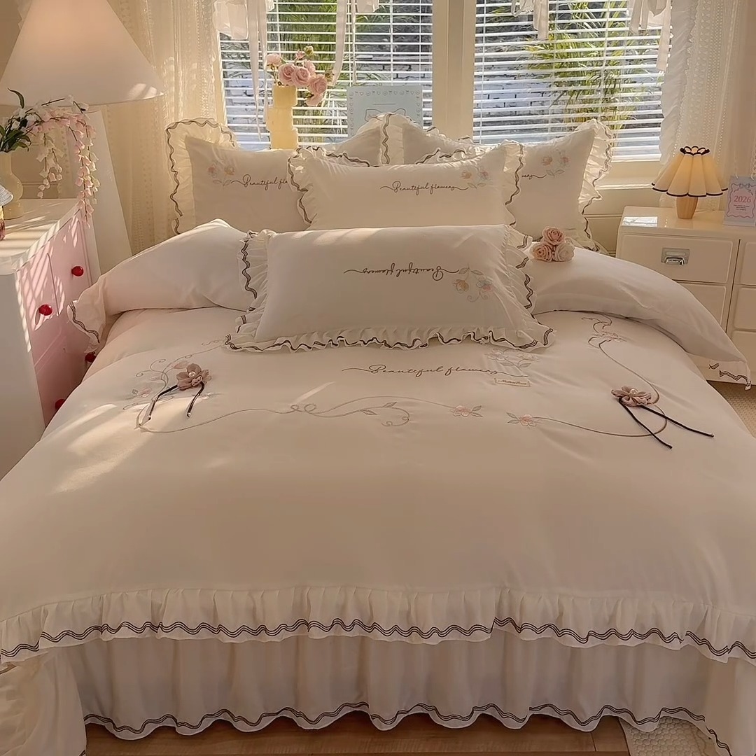 91家纺网 家纺一手货源 找家纺 专柜品质苏米娜家纺2026春夏韩版法式公主风水洗棉床盖款多功能二合一被套 夏被床盖四件套--花颜系列 花颜-奶油白 