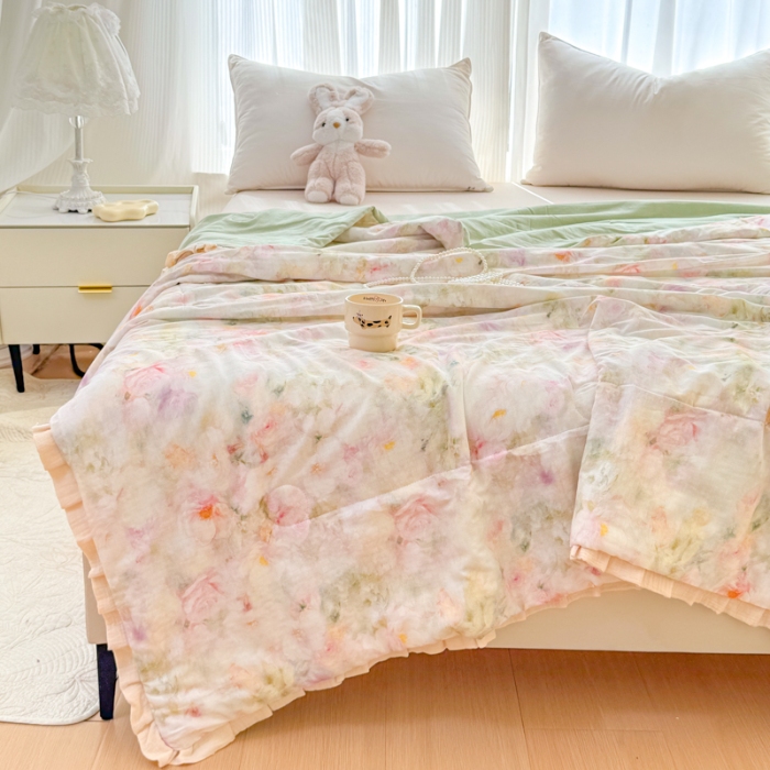 91家纺网 家纺一手货源 找家纺 2026高端法式韩版花边A类母婴级印花全棉双层纱单夏被子清新公主风荷叶边纯棉双层纱夏凉被空调被春秋被 油画