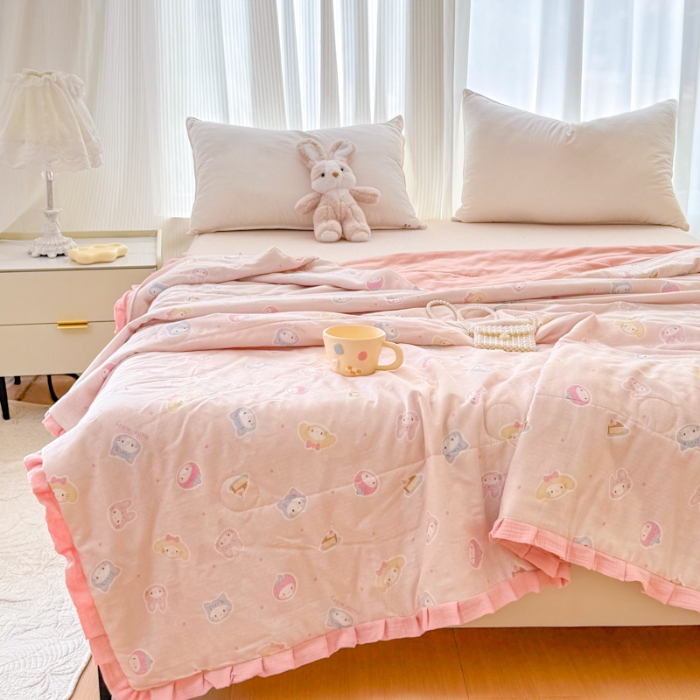 91家纺网 家纺一手货源 找家纺 2026高端法式韩版花边A类母婴级印花全棉双层纱单夏被子清新公主风荷叶边纯棉双层纱夏凉被空调被春秋被 萌宝