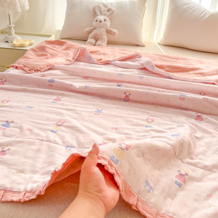 91家纺网 家纺一手货源 找家纺 2026高端法式韩版花边A类母婴级印花全棉双层纱单夏被子清新公主风荷叶边纯棉双层纱夏凉被空调被春秋被 蝴蝶结女孩