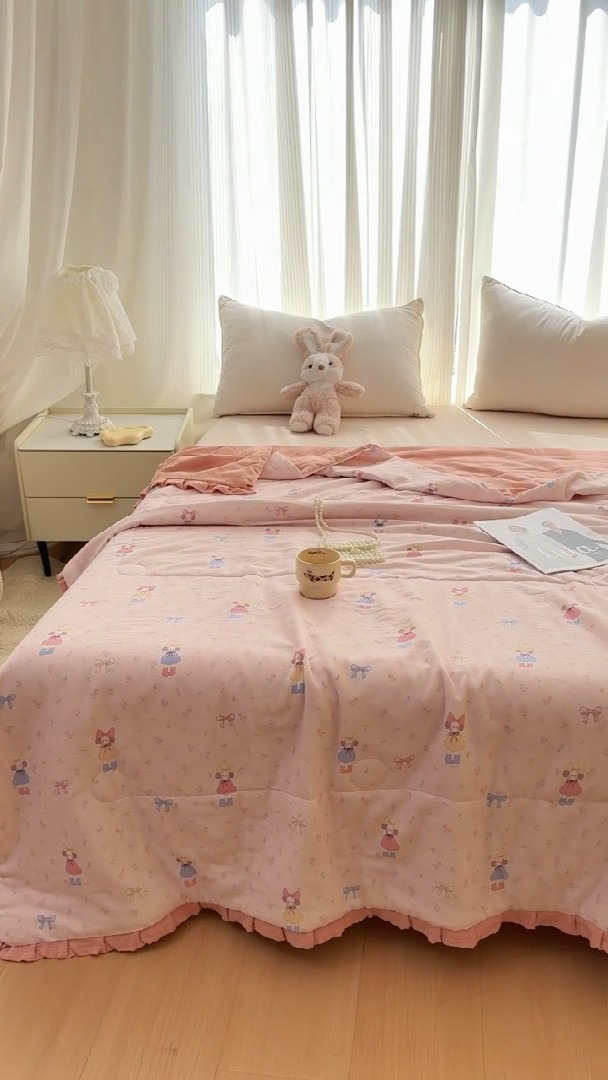 91家纺网 家纺一手货源 找家纺 2026高端法式韩版花边A类母婴级印花全棉双层纱单夏被子清新公主风荷叶边纯棉双层纱夏凉被空调被春秋被 蝴蝶结女孩