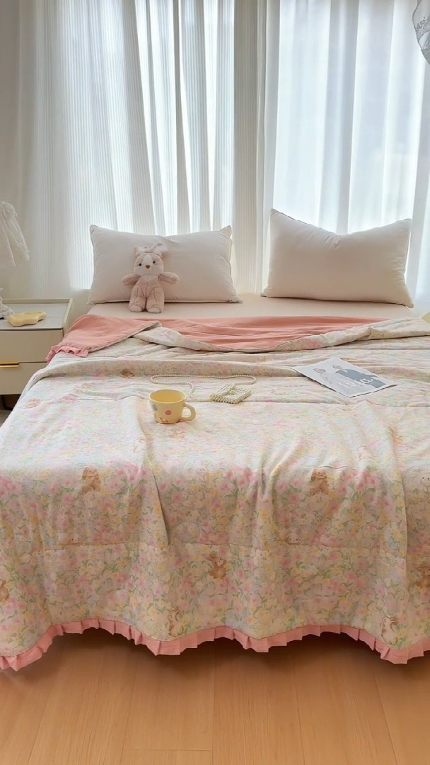 91家纺网 家纺一手货源 找家纺 2026高端法式韩版花边A类母婴级印花全棉双层纱单夏被子清新公主风荷叶边纯棉双层纱夏凉被空调被春秋被 花园小兔