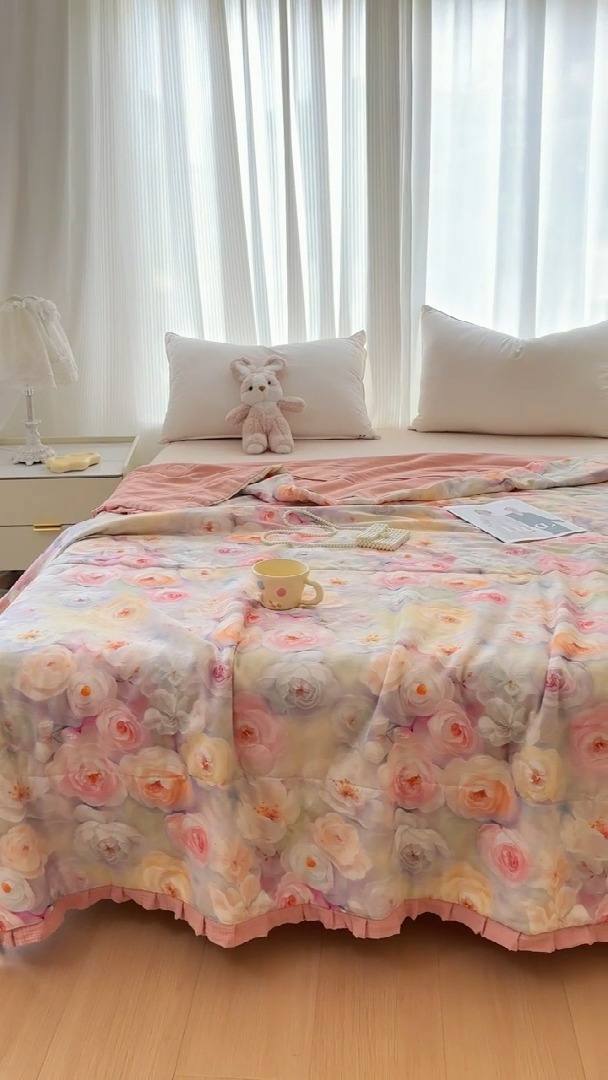 91家纺网 家纺一手货源 找家纺 2026高端法式韩版花边A类母婴级印花全棉双层纱单夏被子清新公主风荷叶边纯棉双层纱夏凉被空调被春秋被 薇薇安