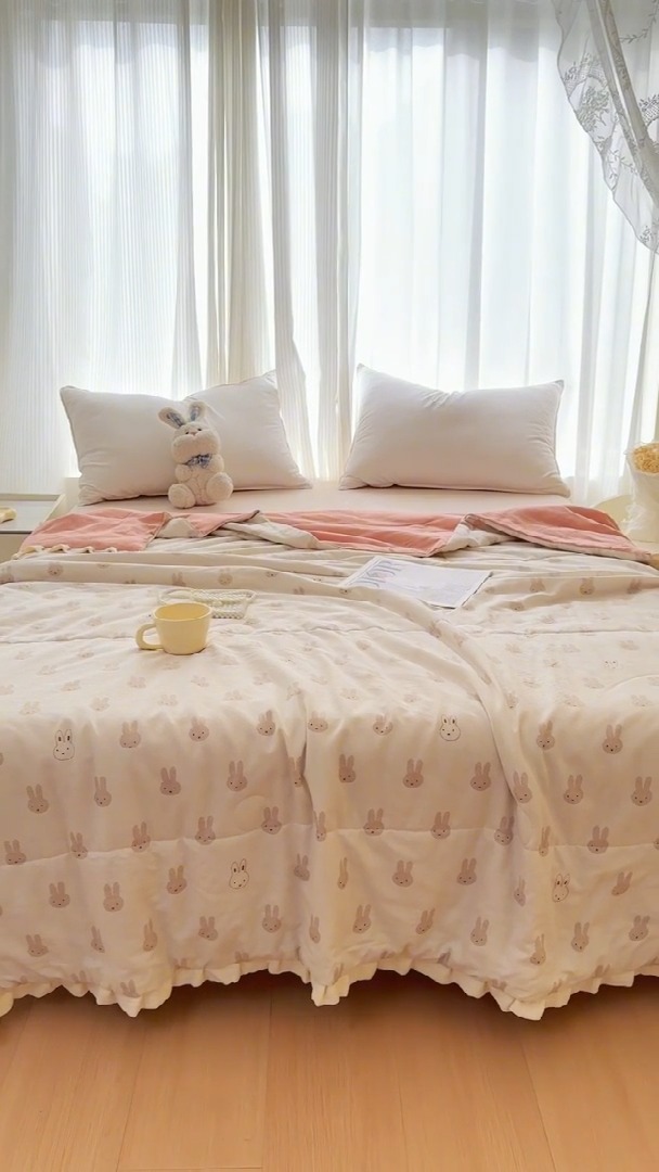 91家纺网 家纺一手货源 找家纺 2026高端法式韩版花边A类母婴级印花全棉双层纱单夏被子清新公主风荷叶边纯棉双层纱夏凉被空调被春秋被 兔宝宝