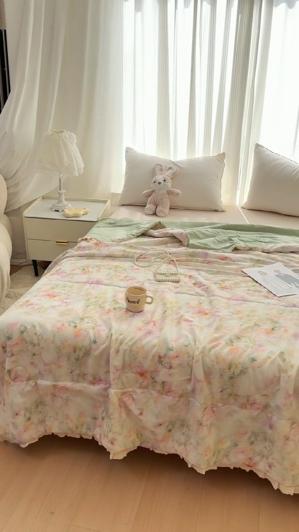 91家纺网 家纺一手货源 找家纺 2026高端法式韩版花边A类母婴级印花全棉双层纱单夏被子清新公主风荷叶边纯棉双层纱夏凉被空调被春秋被 油画