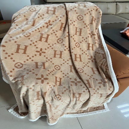 91家纺网 家纺一手货源 找家纺 （总）加厚爱马橙云柔航空毯毛毯加厚保暖家用飞机户外毯午睡盖毯促销团购礼品礼盒装