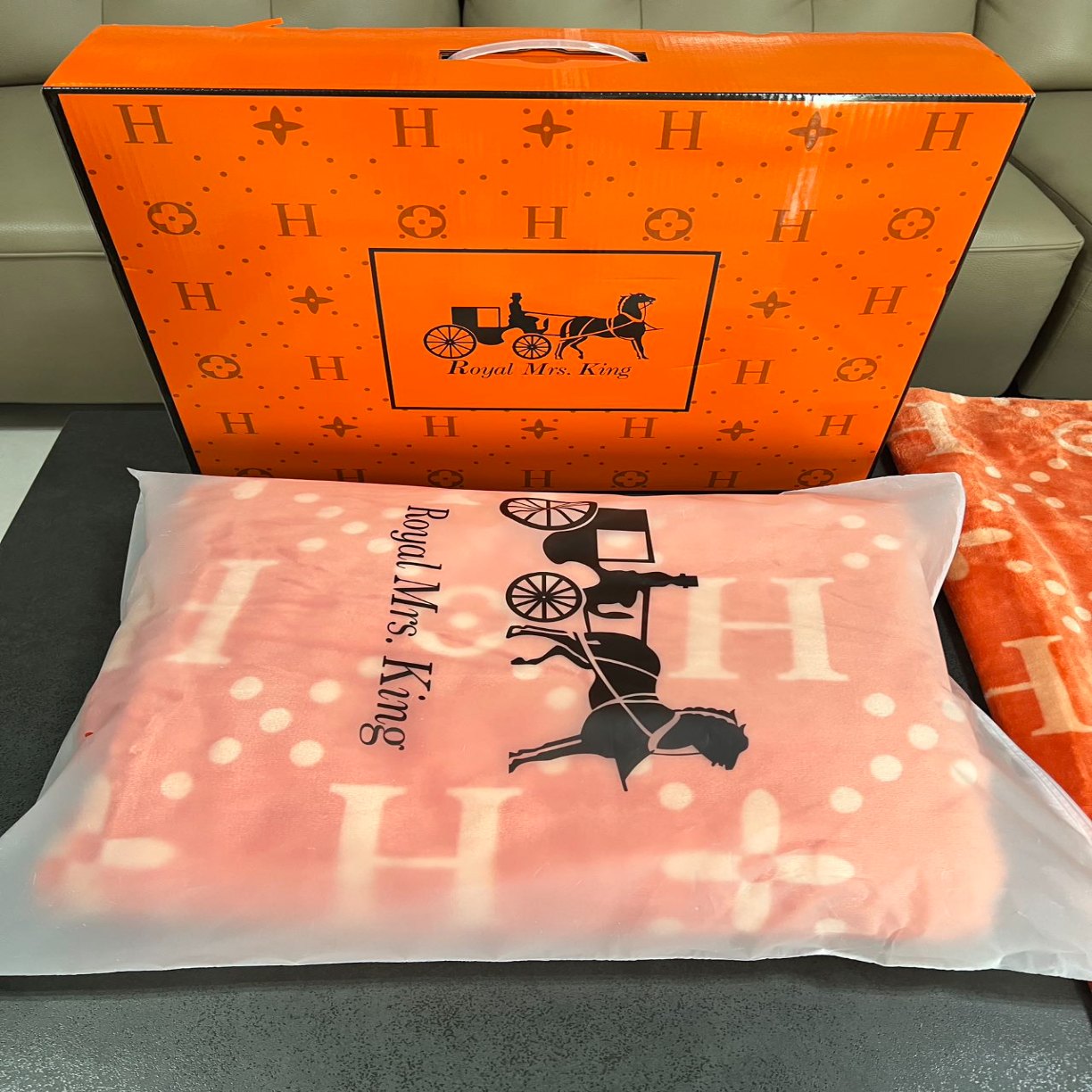 91家纺网 家纺一手货源 找家纺 （总）加厚爱马橙云柔航空毯毛毯加厚保暖家用飞机户外毯午睡盖毯促销团购礼品礼盒装