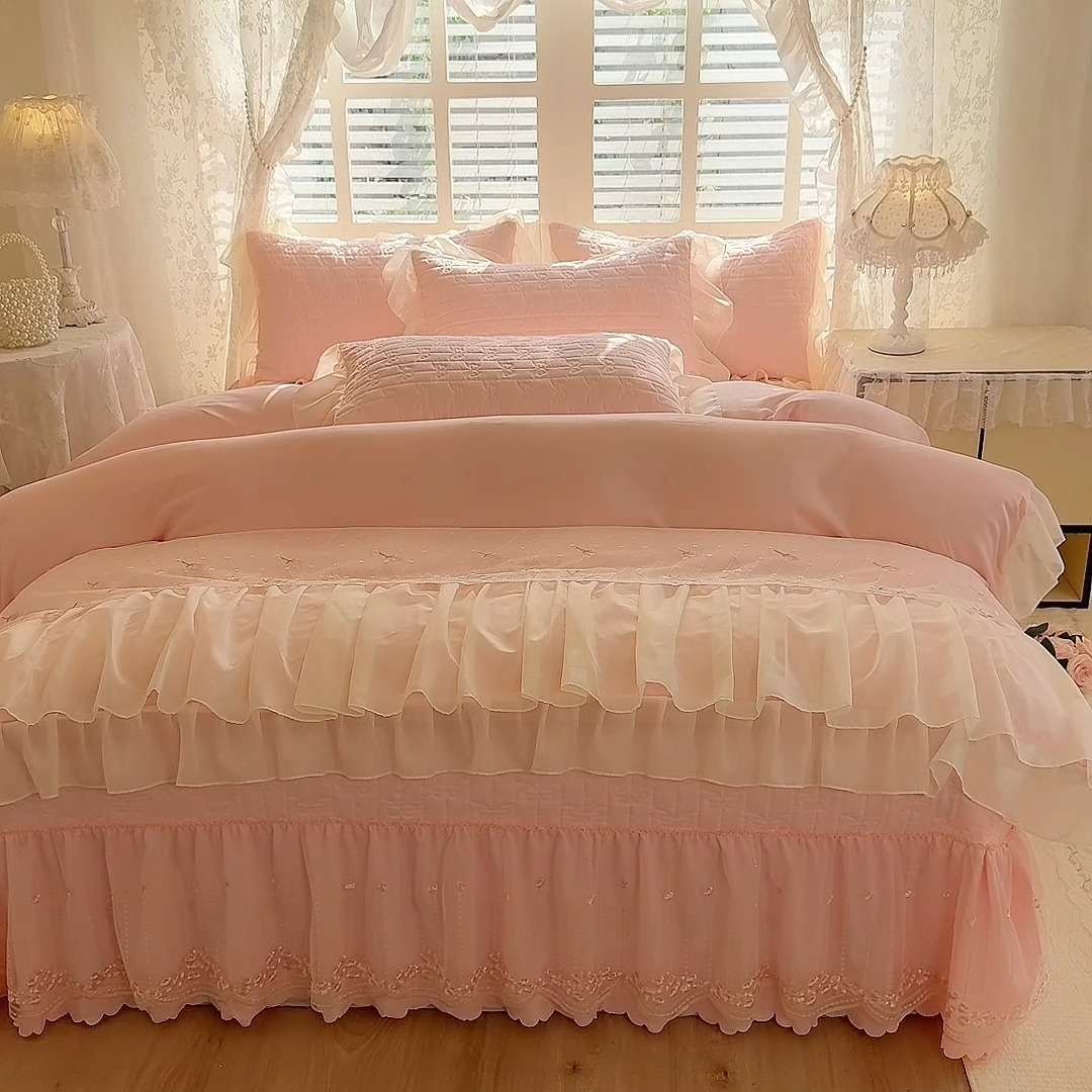 91家纺网 家纺一手货源 找家纺 苏米娜2026春夏新品韩版公主风小清新水洗棉床盖四件套针织棉双层纱纯棉棉麻全棉公主风床盖款四件套 花漾甜心-樱花粉