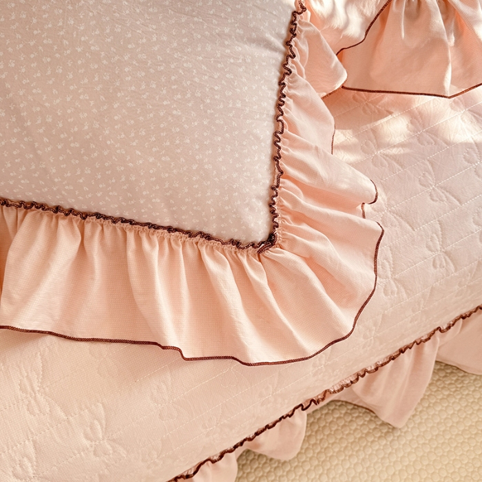 91家纺网 家纺一手货源 找家纺 苏米娜2026春夏新品韩版公主风超柔水洗棉床盖四件套刺绣针织棉双层纱纯棉棉麻全棉公主风床盖款四件套 芬迪-香雪粉  