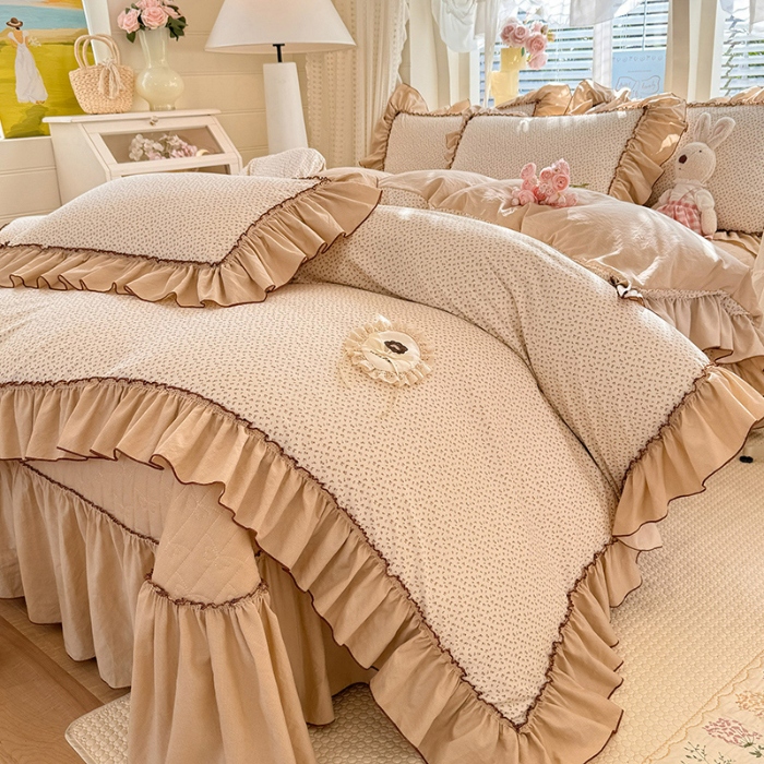 91家纺网 家纺一手货源 找家纺 苏米娜2026春夏新品韩版公主风超柔水洗棉床盖四件套刺绣针织棉双层纱纯棉棉麻全棉公主风床盖款四件套  芬迪-松露咖 