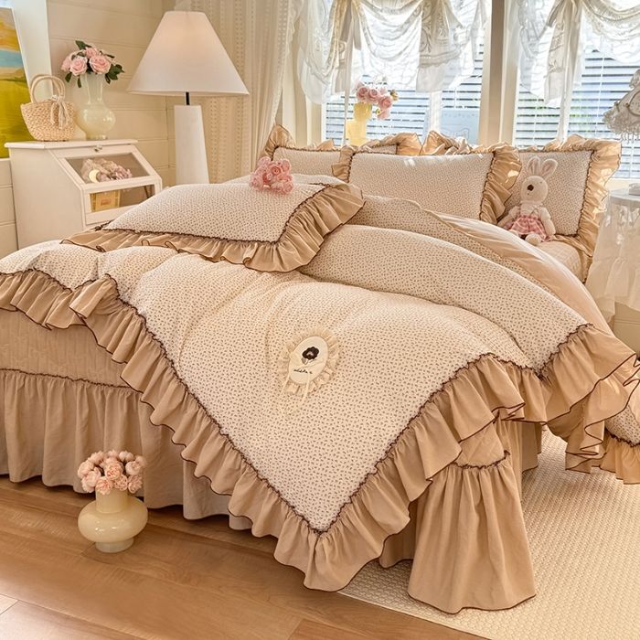 91家纺网 家纺一手货源 找家纺 苏米娜2026春夏新品韩版公主风超柔水洗棉床盖四件套刺绣针织棉双层纱纯棉棉麻全棉公主风床盖款四件套  芬迪-松露咖 