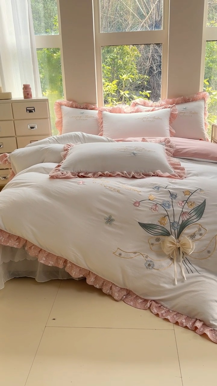 91家纺网 家纺一手货源 找家纺 （总）2026新款A类糯小棉重工刺绣床盖四件套 加棉双层花边三件套立体蝴蝶结夹棉床单被套枕套单品