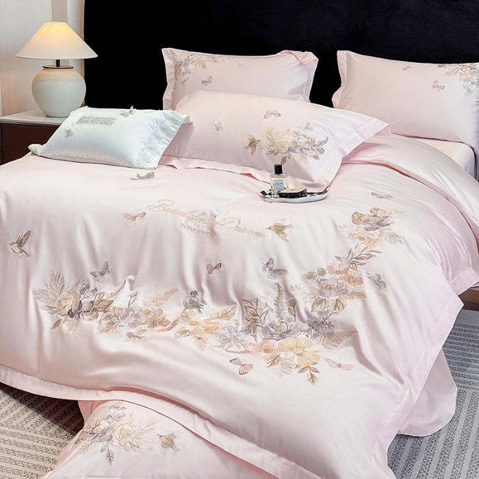 91家纺网 家纺一手货源 找家纺 春夏新品高档礼盒装50*50S贡缎长绒棉刺绣花四件套100%纯棉全棉床单床笠款量大价优 蔷薇粉-花莳-A类长绒棉高级床品