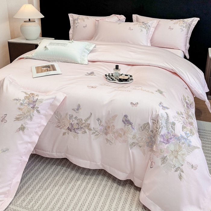 91家纺网 家纺一手货源 找家纺 春夏新品高档礼盒装50*50S贡缎长绒棉刺绣花四件套100%纯棉全棉床单床笠款量大价优 蔷薇粉-花莳-A类长绒棉高级床品