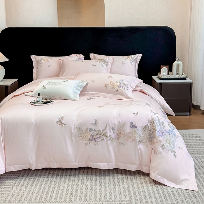91家纺网 家纺一手货源 找家纺 春夏新品高档礼盒装50*50S贡缎长绒棉刺绣花四件套100%纯棉全棉床单床笠款量大价优 蔷薇粉-花莳-A类长绒棉高级床品