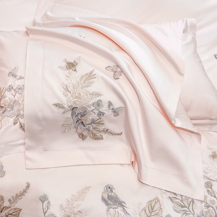 91家纺网 家纺一手货源 找家纺 春夏新品高档礼盒装50*50S贡缎长绒棉刺绣花四件套100%纯棉全棉床单床笠款量大价优 蔷薇粉-花莳-A类长绒棉高级床品