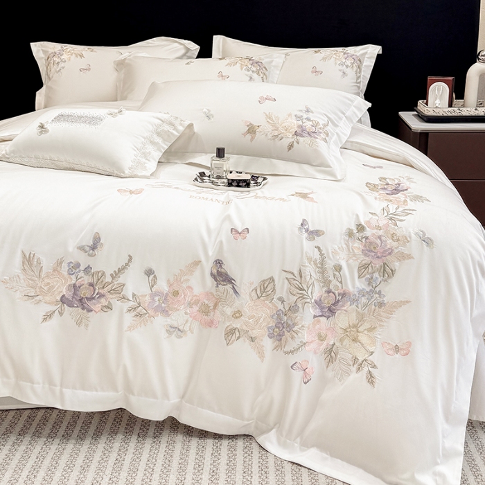 91家纺网 家纺一手货源 找家纺 春夏新品高档礼盒装50*50S贡缎长绒棉刺绣花四件套100%纯棉全棉床单床笠款量大价优 米月白-花莳-A类长绒棉高级床品