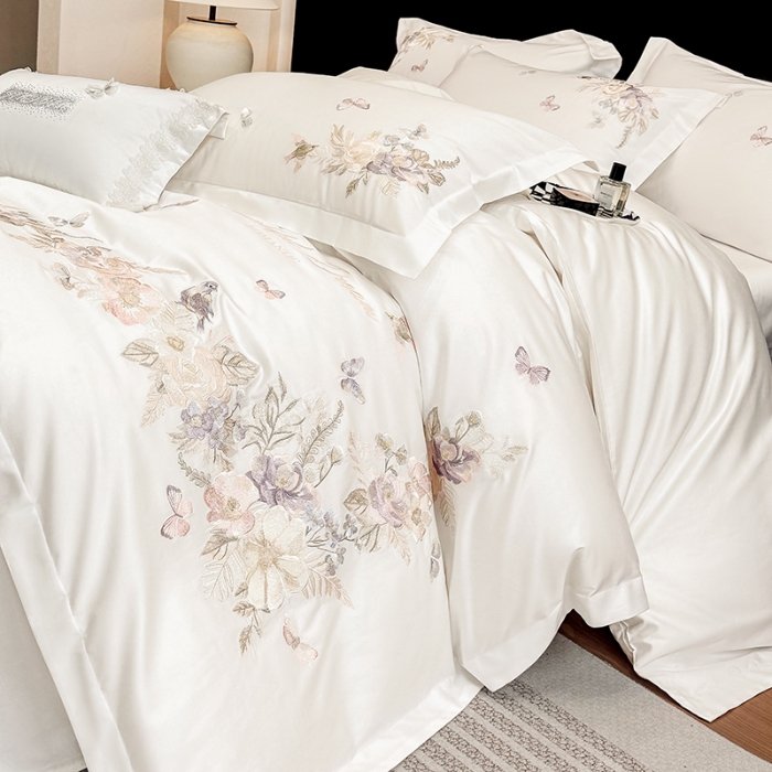 91家纺网 家纺一手货源 找家纺 春夏新品高档礼盒装50*50S贡缎长绒棉刺绣花四件套100%纯棉全棉床单床笠款量大价优 米月白-花莳-A类长绒棉高级床品