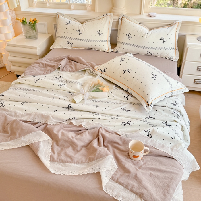 91家纺网 家纺一手货源 找家纺 （总）【苏东来】2026小清新韩版印花蕾丝花边皱皱棉工艺款拼接单夏被四件套韩式赫本碎花仙女荷叶边夏凉被子空调被双人春秋被可水洗